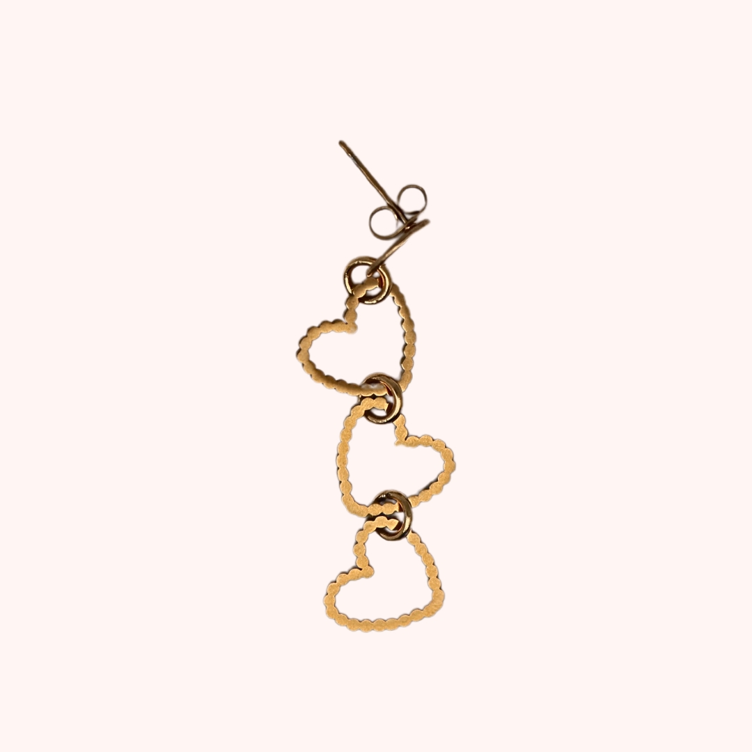 One piece connected hearts oorbel